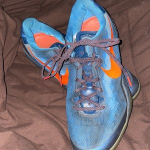 Kobe Bryant 2013 Blue Blitz tennis shoes. Size 13.5 mens